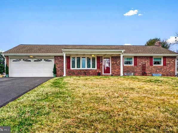 2620 Wren Ter, York, PA 17403