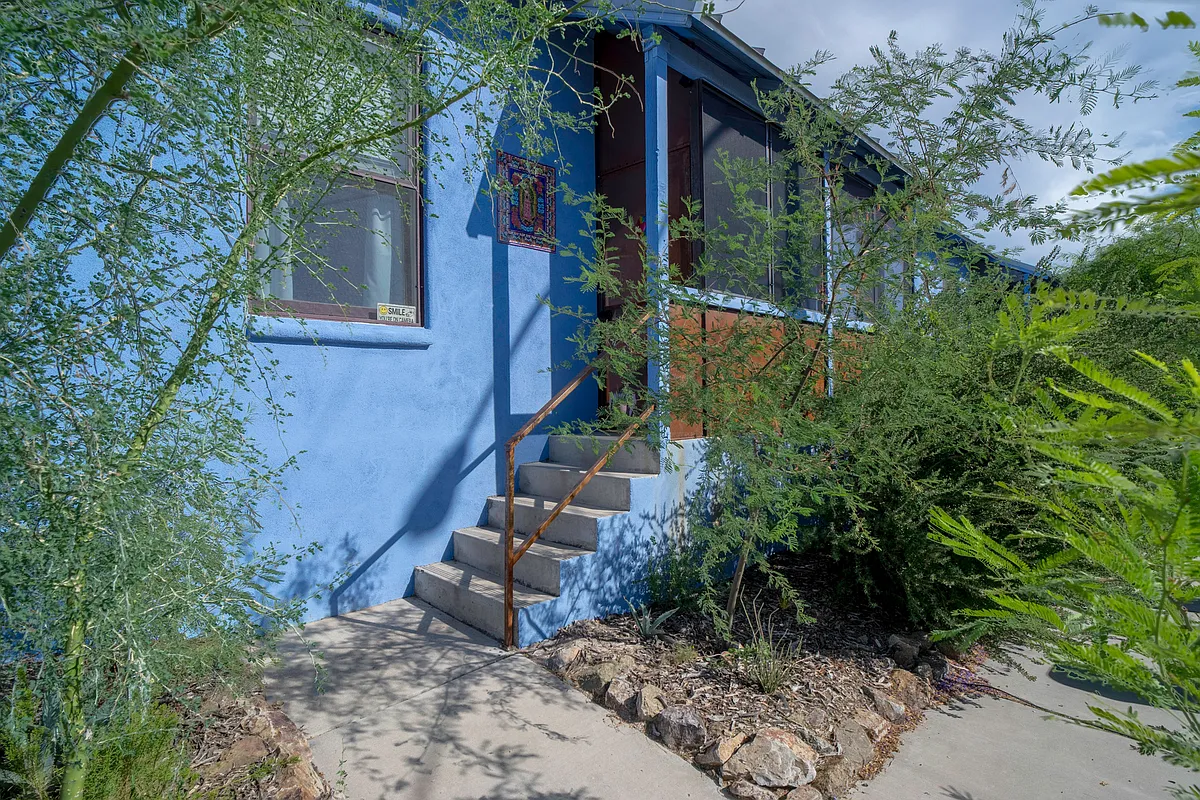 Photo 2 of 23 - 825 S Osborne Ave - Tucson, AZ Building Photo - 825 S Osborne Ave