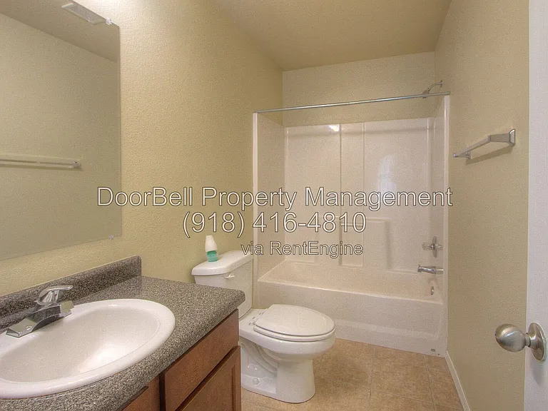 5801 N 34th St — Photo 12