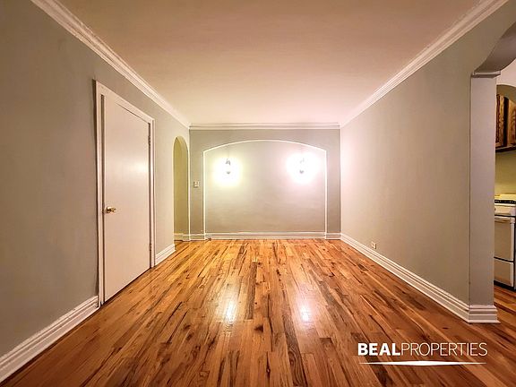 4th image of 425 W Roscoe St #425206