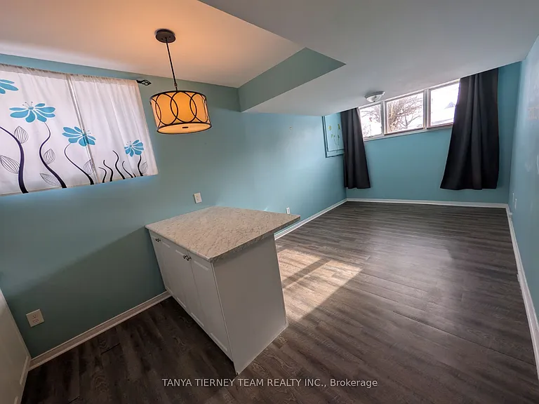 70 Freeland Ave — Photo 9