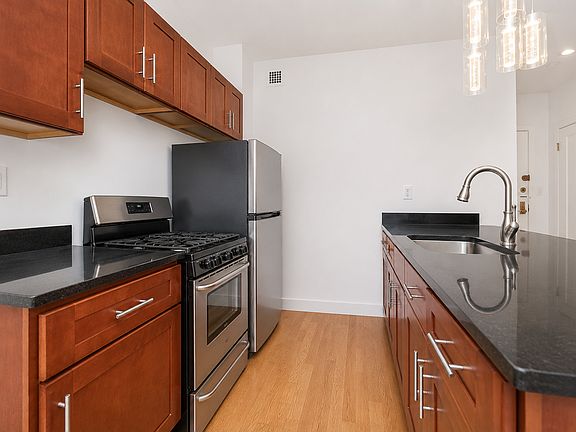 4th image of 213 E 37th St #3FF