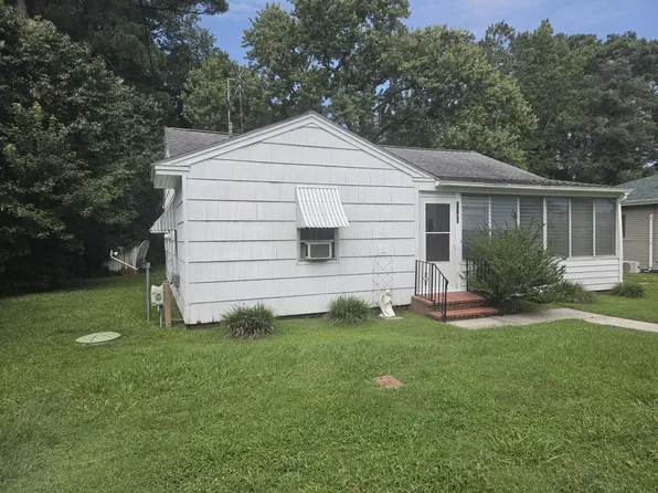3290 Jackson St, Exmore, VA 23350
