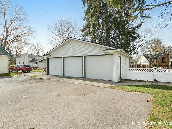 3rd image of 3914 Grand St SW