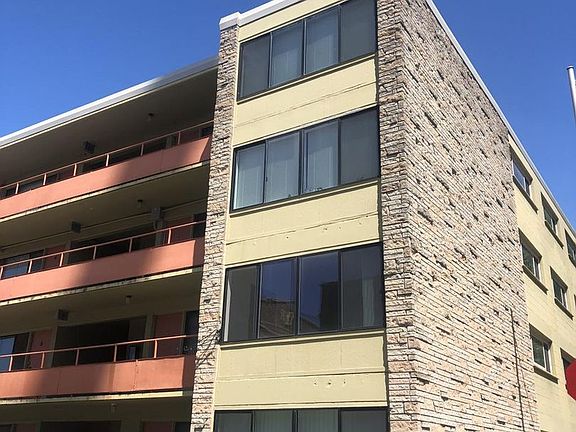 3rd image of 1120 NE 43rd St #1-204