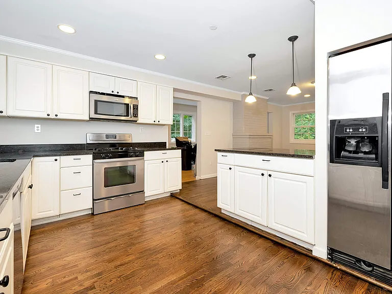 181 Washington St — Photo 17