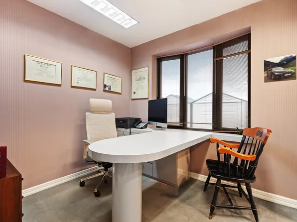 210 East 47th Street image 10 of 12