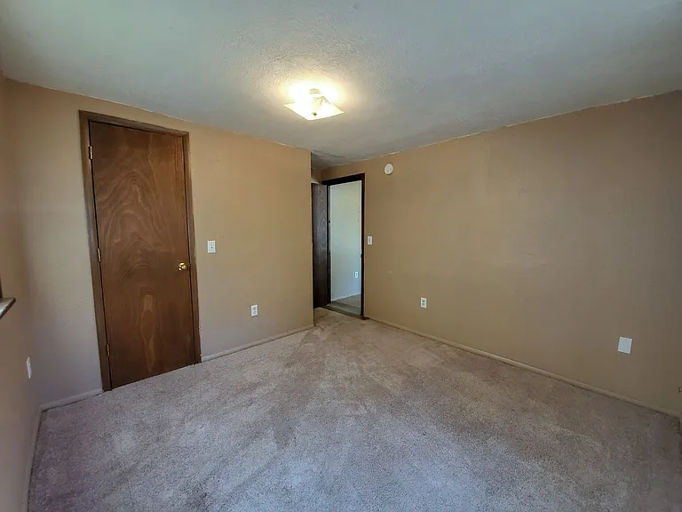 310 E Washington St — Photo 12