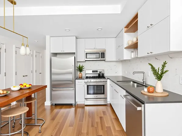 577 Baltic Street image 3 of 11