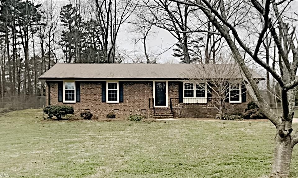 1st image of 4204 Enchanted Ln