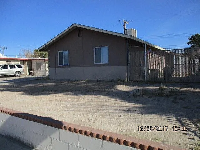 4 bed, 1200 sqft, $1,645 — Photo 2