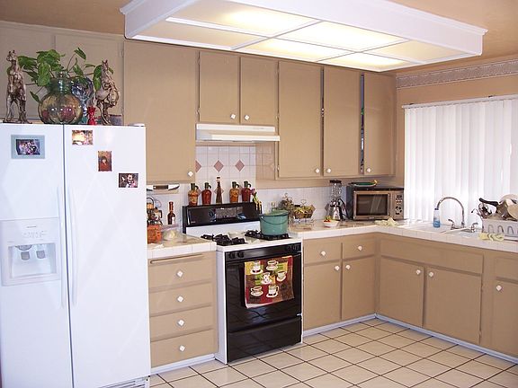 Large  Bright Kitchen