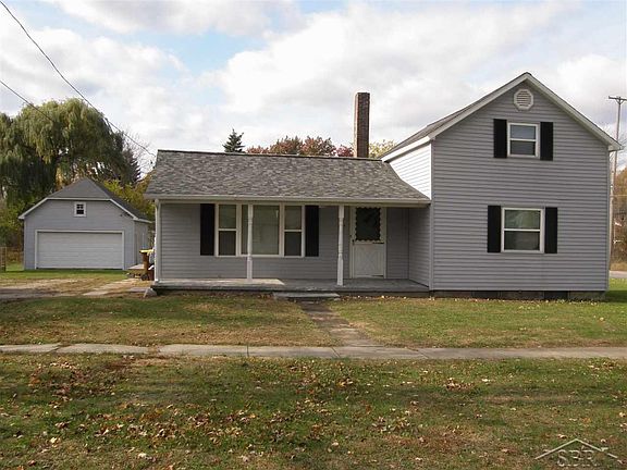 3rd image of 221 N 1st St