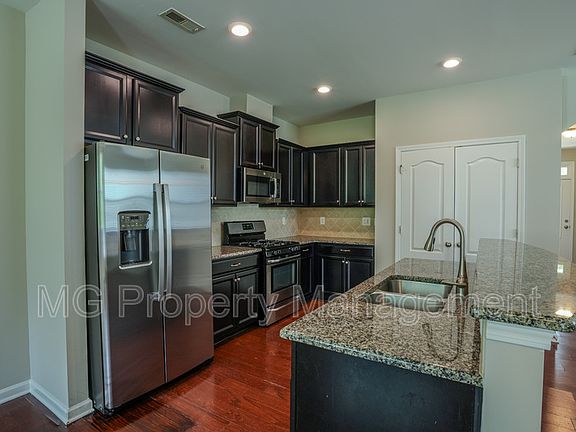 3rd image of 2745 Sawbridge Ln