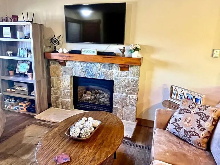 3170 Columbine Dr #18 — Photo 3