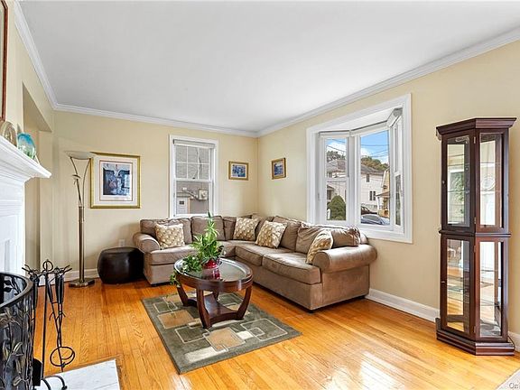 4th image of 54 N Goodwin Ave