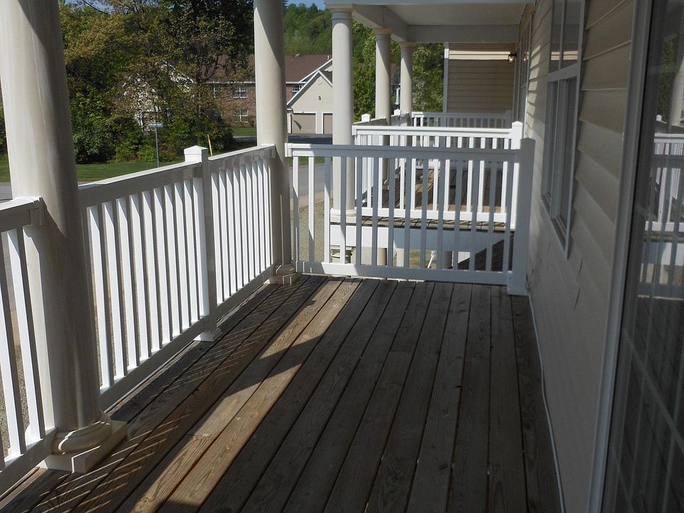 Balcony large enough for full size table!