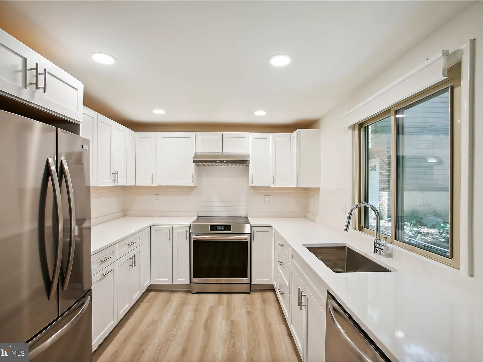 4 bed, 2.5 bath, 1540 sqft, $3,345 — Photo 3