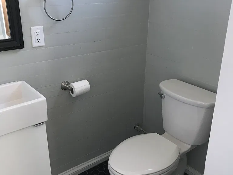 6 W Cecil St — Photo 12