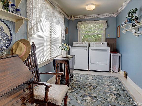 Back porch entry leads to spacious laundry/mud room