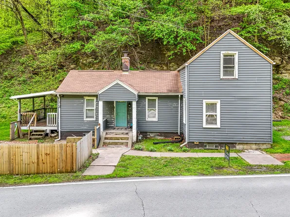 231 Coal Valley Rd, Clairton, PA 15025