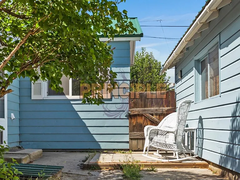 2021 Johns Ave — Photo 16