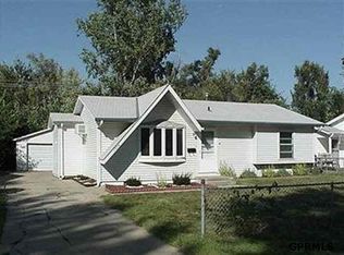 7604 Valley Rd, La Vista, NE 68128