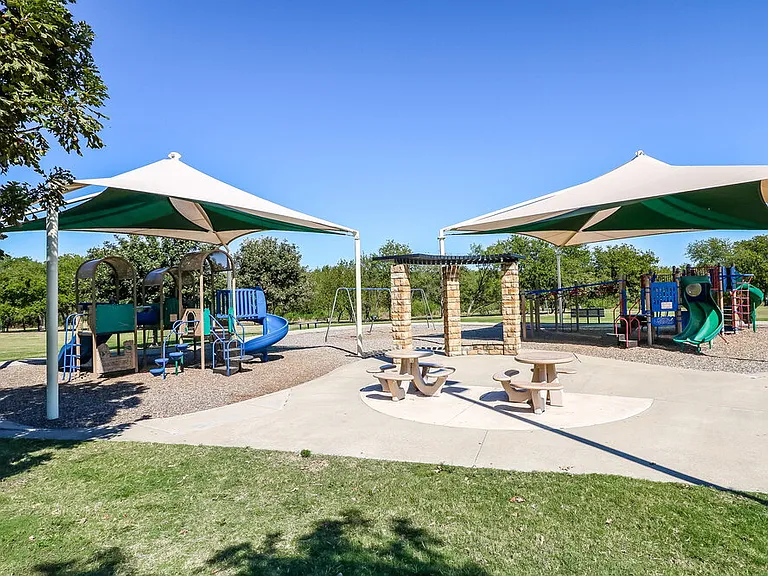 320 Montana Dr — Photo 15