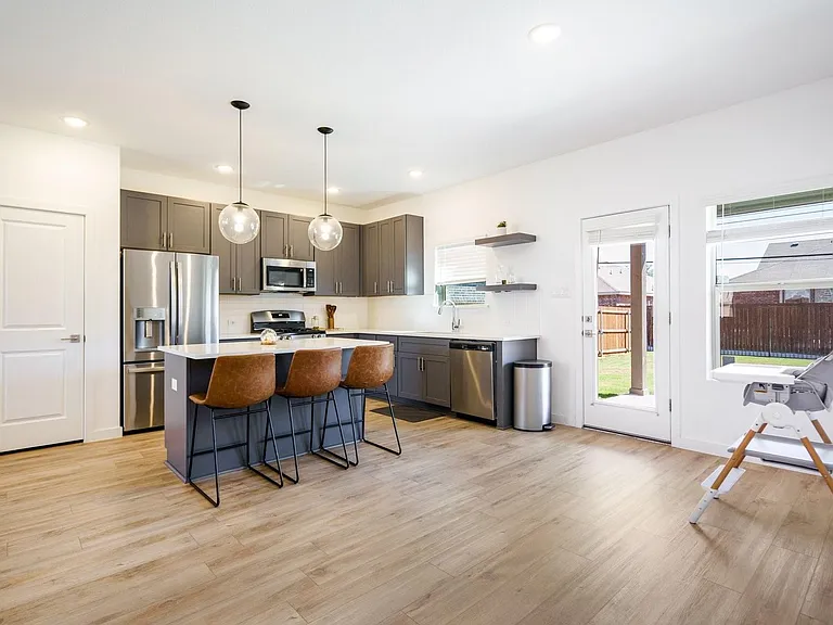 2608 Ontario Dr — Photo 5