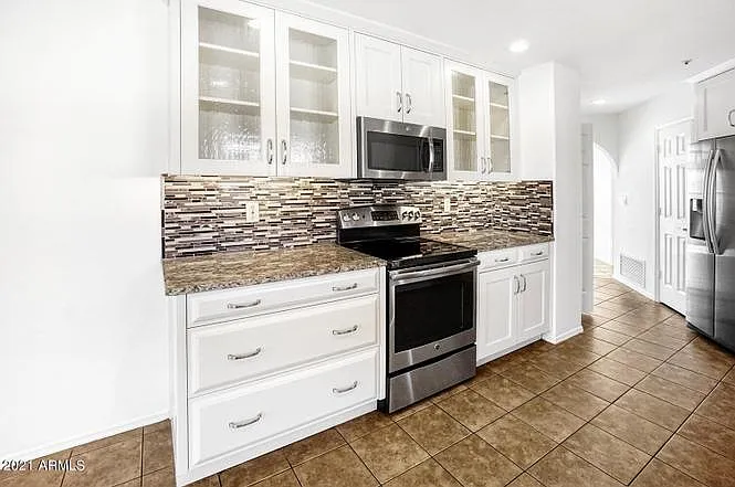 4 bed, 2429 sqft, $4,250 — Photo 4