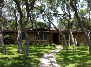 333 Fleetwood Dr, Hollywood Park, TX 78232
