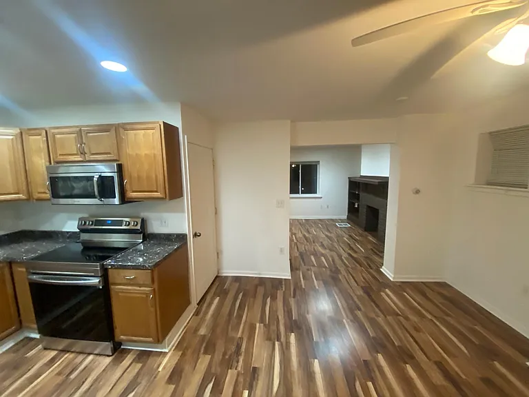 1215 Walnut St — Photo 11