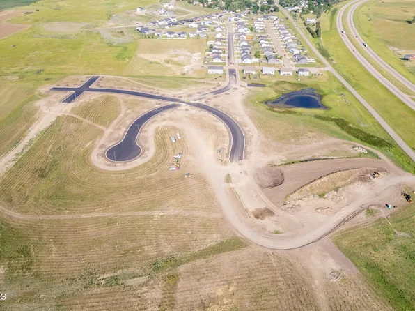5020 Corvette St NW, Mandan, ND 58554