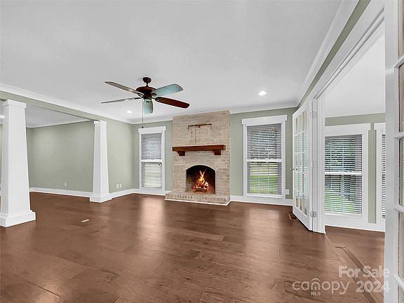 3rd image of 2105 Poinsett Dr