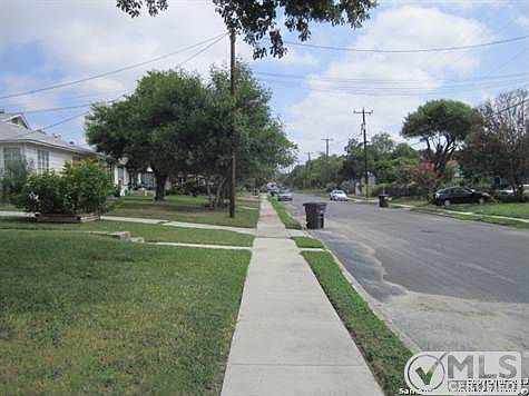 3rd image of 131 Loma Park Dr