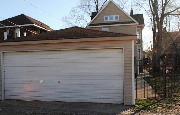 3rd image of 228 S 16th Ave