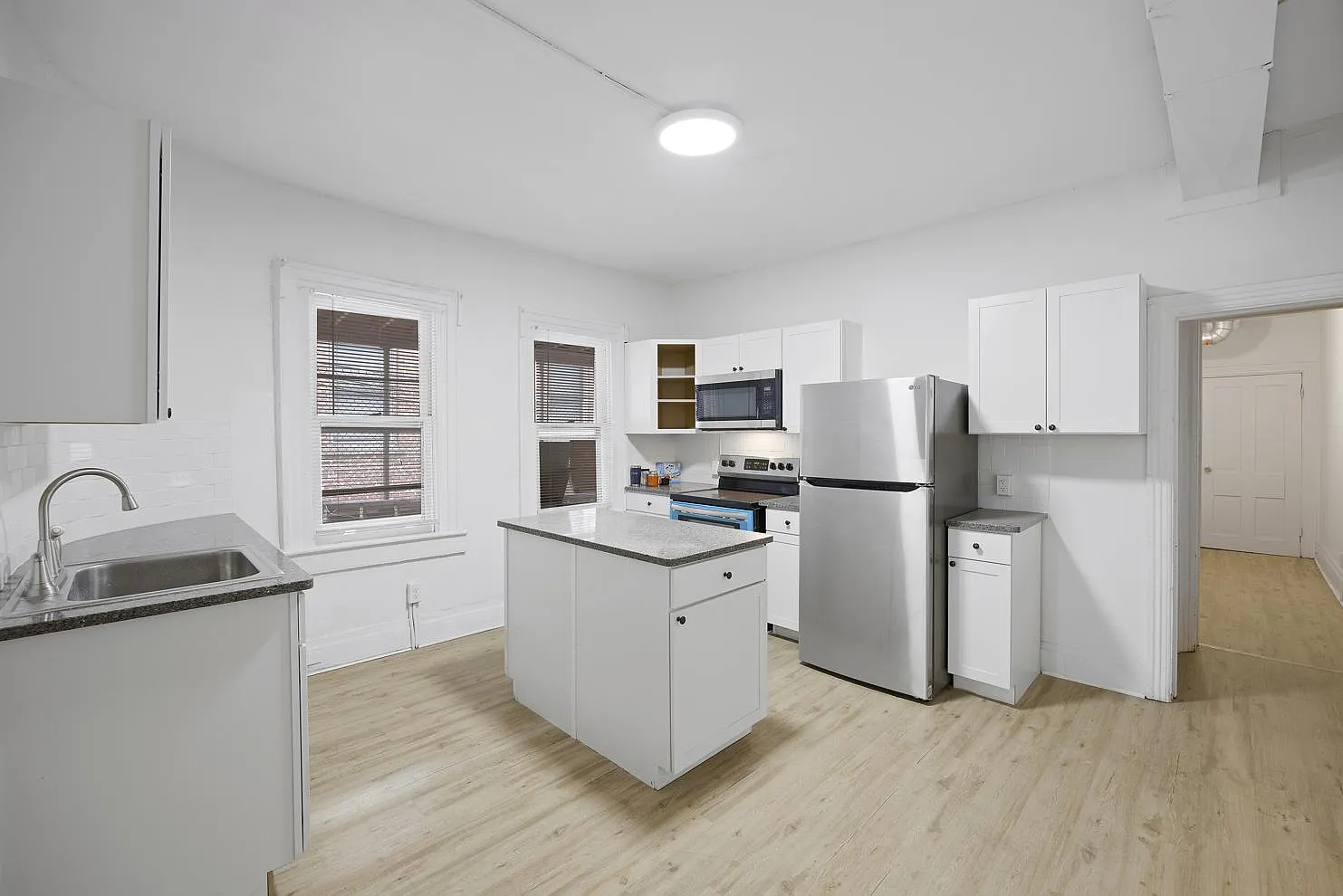 2204 E Carson St #B photo 1