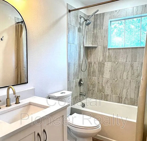 1738 W Spruce St — Photo 23