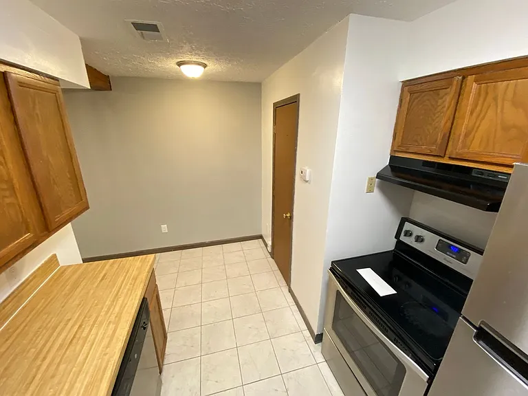 1669 Summit St #1675 — Photo 23