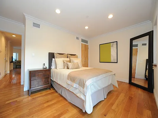 Sold by Sotheby's International Realty | media 18