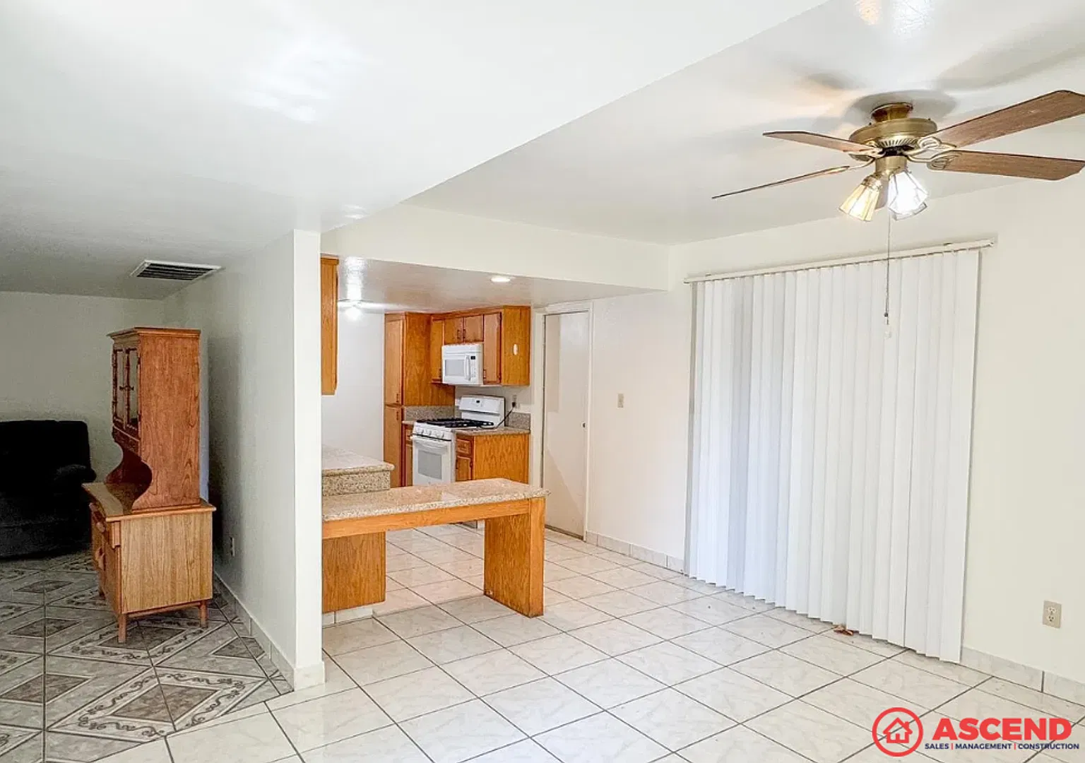 Pet-Friendly 2 Bed, 2 Bath Apartment in Southwest Bakersfield with Garage and Community Pool — Photo 4