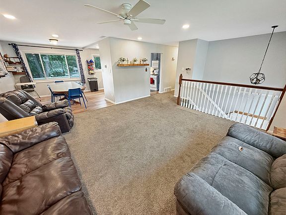 3rd image of 14710 Holly Ct