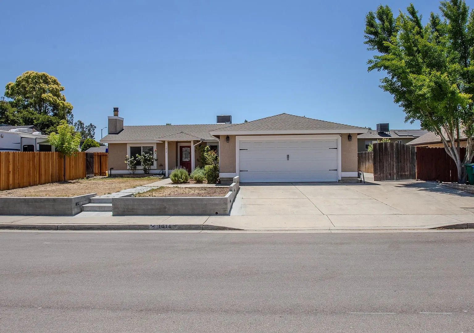 Nice 3-bedroom home near the high school — Photo 1