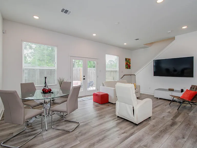 970 Highland Sound Ln — Photo 10