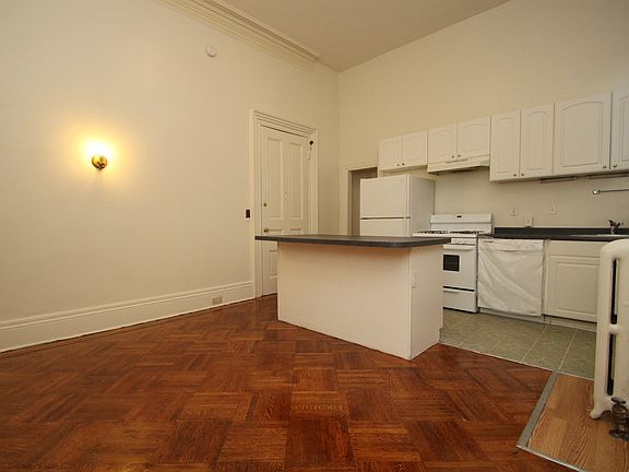 4th image of 213 W Lanvale St APT 1