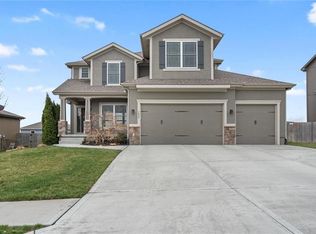 1533 SW Whistle Dr, Lees Summit, MO 64082
