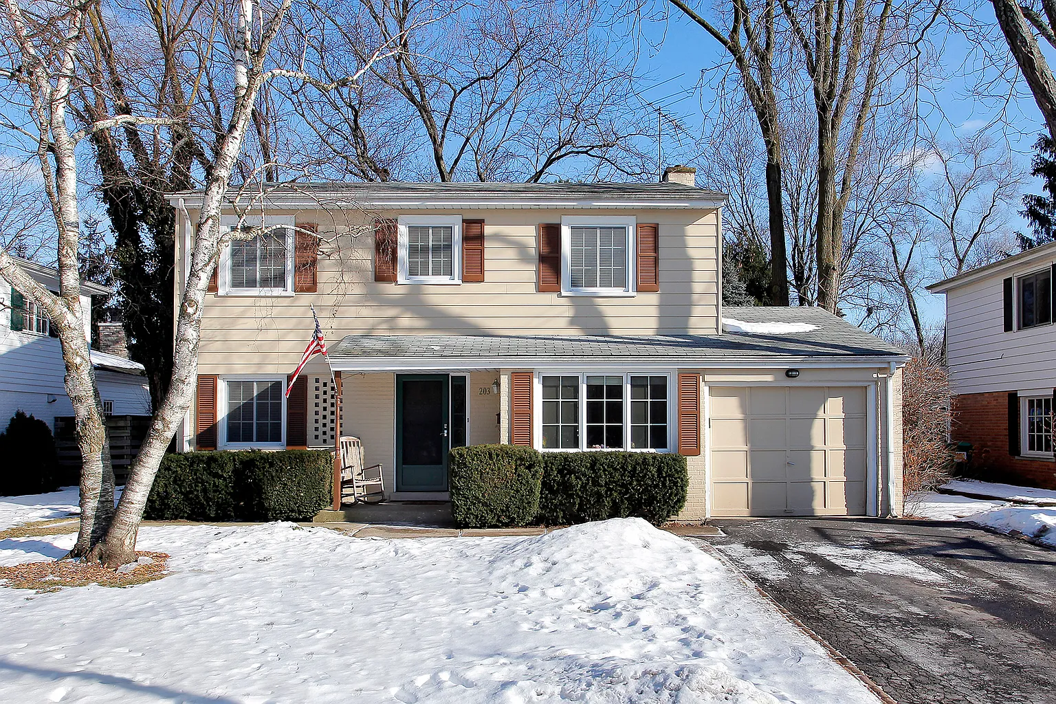 203 Avon Ave photo 1
