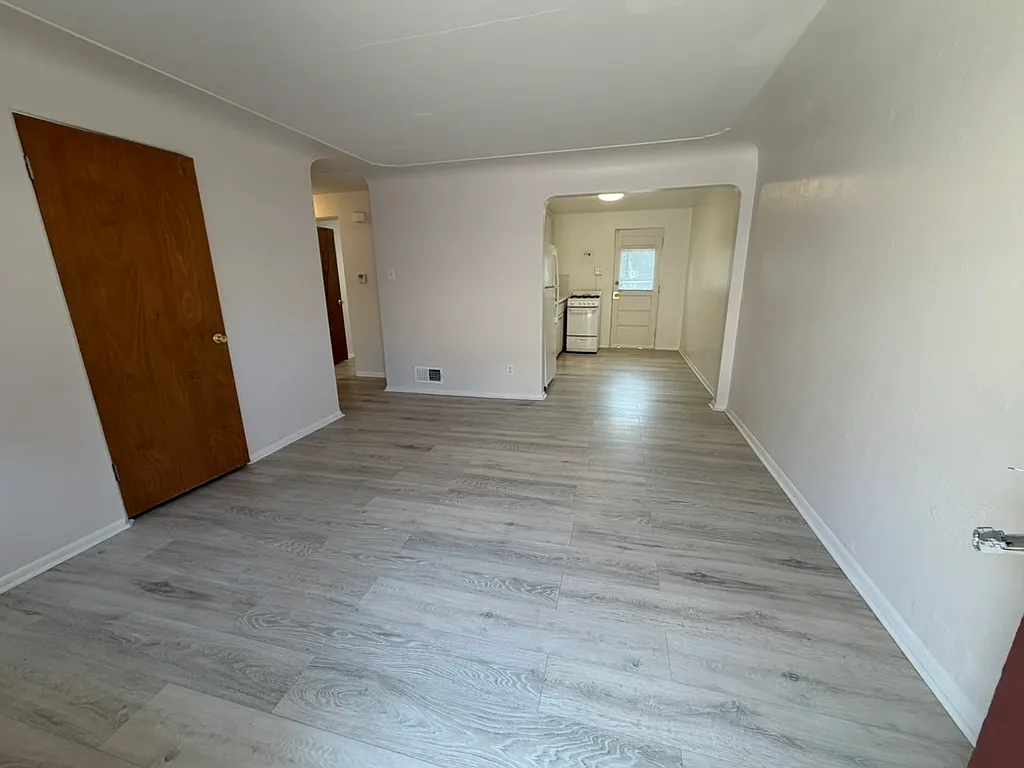 2 bed, 715 sqft, $1,300 — Photo 4
