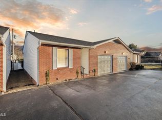 2 E Tunbridge Ct, Johnson City, TN 37604