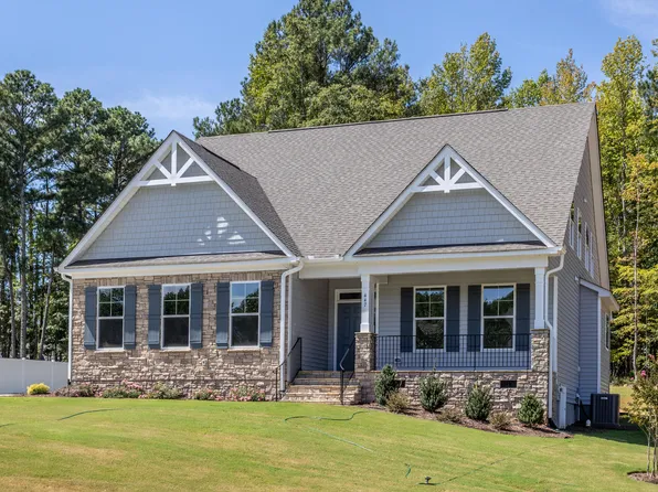 447 Rising Star Dr, Clayton, NC 27520